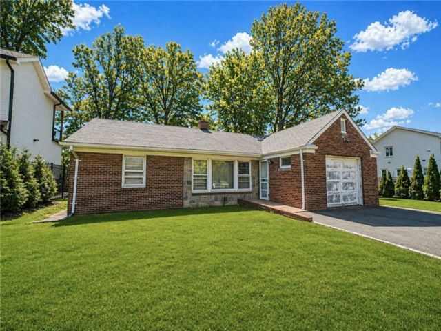  3 BR,  1.00 BTH &nbsp;Single family style home in Grasmere