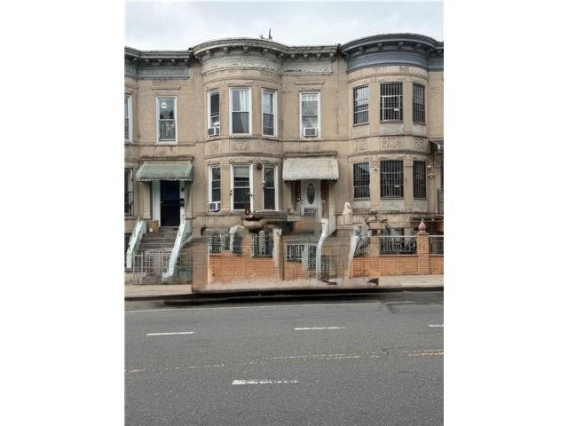  7 BR,  3.00 BTH &nbsp;Multi-family style home in Boro-park