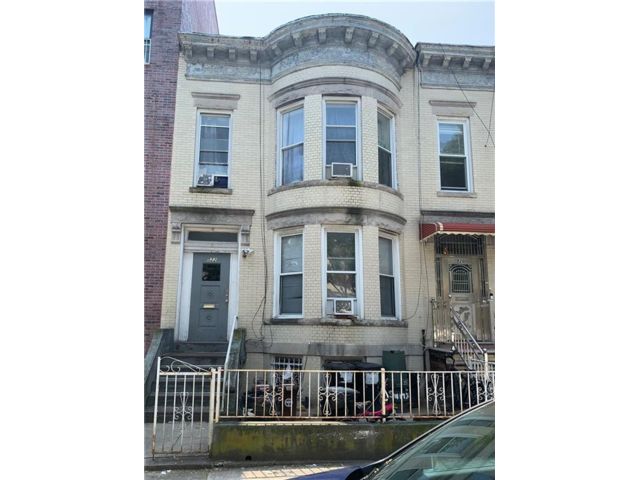  6 BR,  0.00 BTH &nbsp;Multi-family style home in Sunset Park