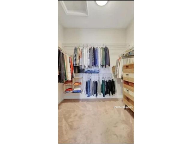 [PHOTO]