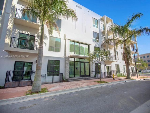  2 BR,  3.00 BTH &nbsp; style home in Medley
