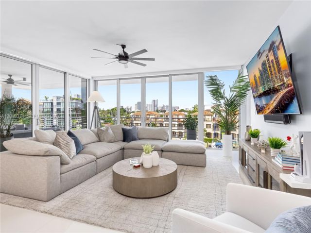  3 BR,  3.50 BTH &nbsp; style home in Fort Lauderdale
