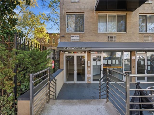  2 BR,  2.00 BTH &nbsp;Condominium style home in Flatbush
