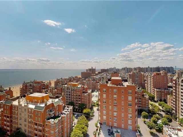  2 BR,  1.00 BTH &nbsp;Condominium style home in Brighton Beach