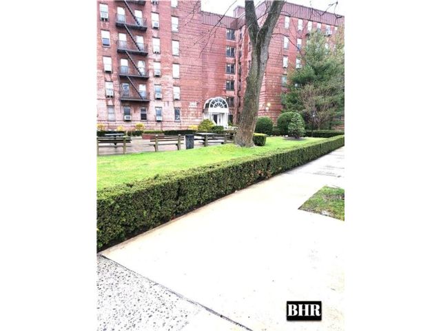  1 BR,  1.00 BTH &nbsp;Co-op style home in Sheepshead Bay