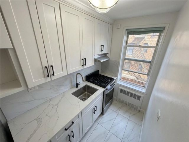  1 BR,  1.00 BTH &nbsp;Co-op style home in Brighton Beach