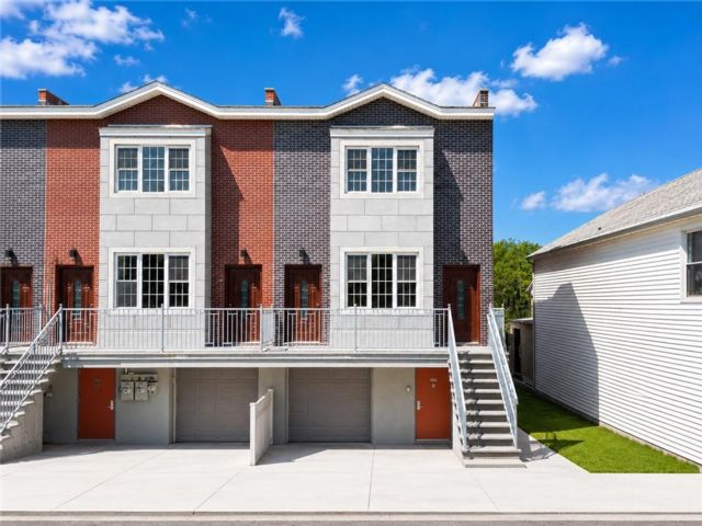  5 BR,  3.00 BTH &nbsp;Multi-family style home in Coney Island