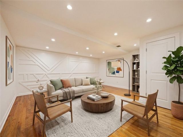  2 BR,  2.50 BTH &nbsp;Condominium style home in Gravesend