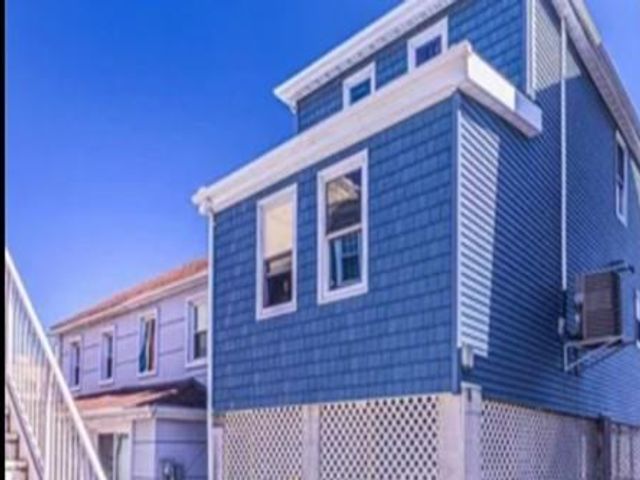  2 BR,  2.00 BTH &nbsp;Single family style home in Sheepshead Bay