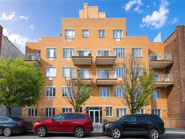  2 BR,  2.00 BTH &nbsp;Condominium style home in Bensonhurst