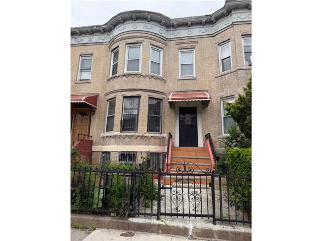  5 BR,  0.00 BTH &nbsp;Multi-family style home in Bensonhurst