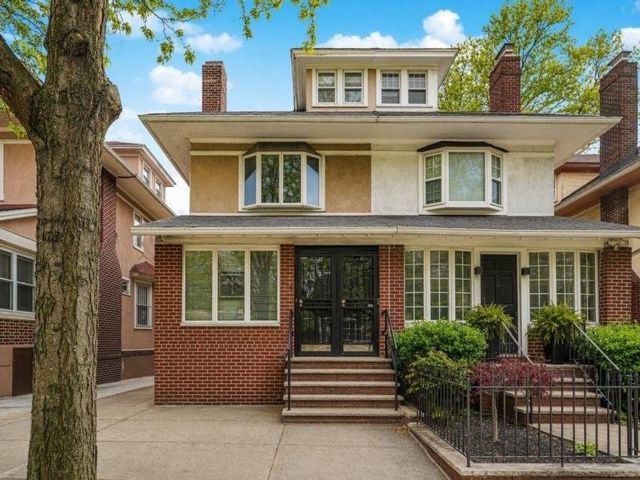 Studio,  0.00 BTH &nbsp;Mixed use style home in Bay Ridge