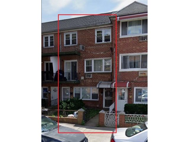  5 BR,  3.00 BTH &nbsp;Multi-family style home in Old Mill Basin