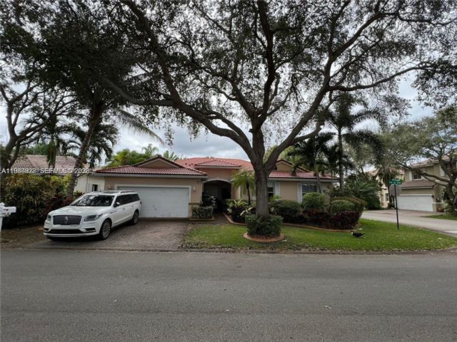  5 BR,  3.00 BTH &nbsp; style home in Dania