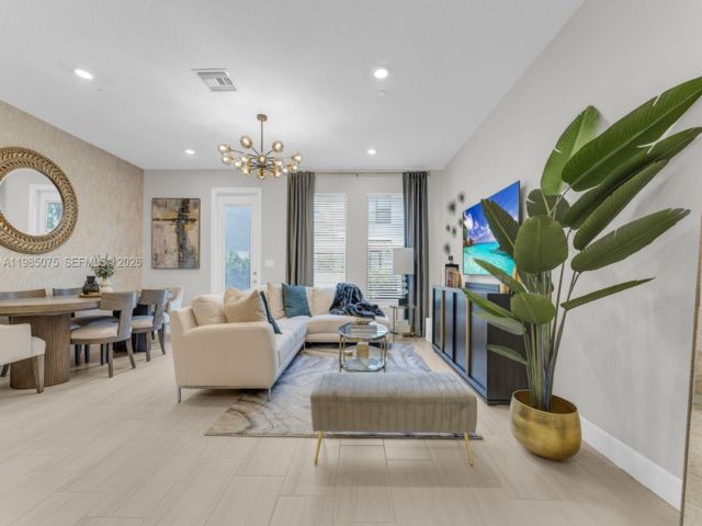  3 BR,  3.00 BTH &nbsp; style home in Davie