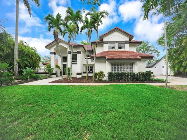  5 BR,  3.50 BTH &nbsp; style home in Kendall