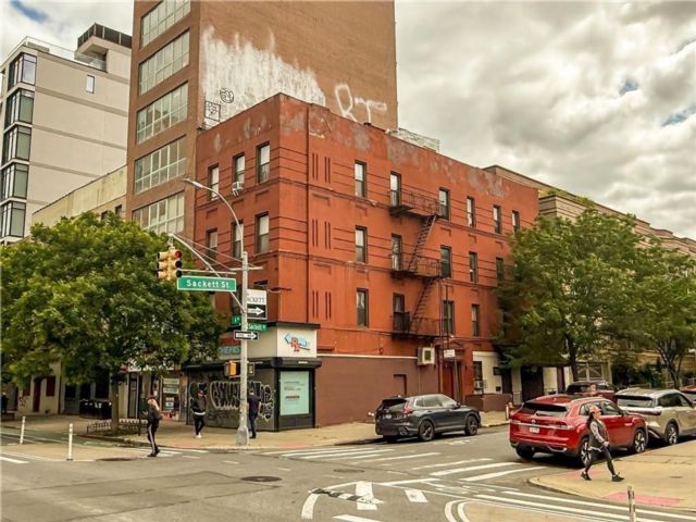 Studio,  0.00 BTH &nbsp;Mixed use style home in Park Slope