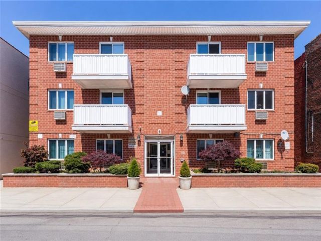  2 BR,  2.00 BTH &nbsp;Condominium style home in Bensonhurst