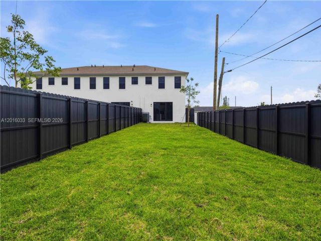  4 BR,  3.00 BTH &nbsp; style home in Miami