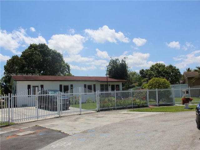  5 BR,  3.00 BTH &nbsp; style home in Homestead
