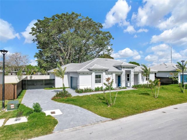  4 BR,  3.50 BTH &nbsp; style home in Homestead