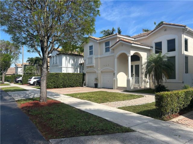  4 BR,  3.50 BTH &nbsp; style home in Medley