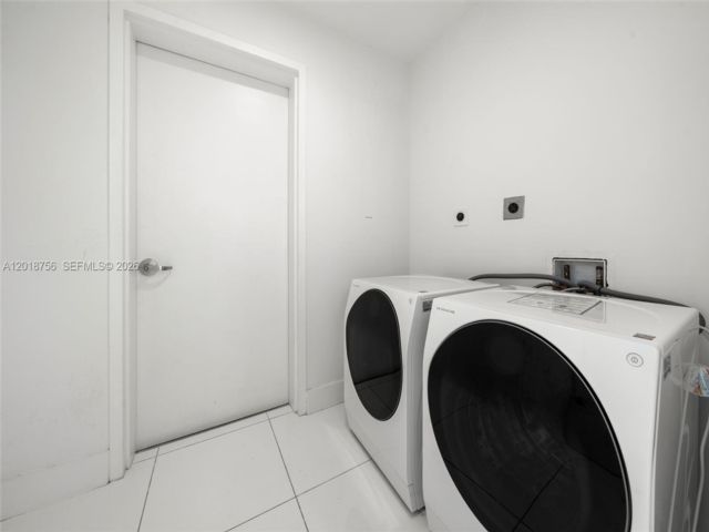 [PHOTO]