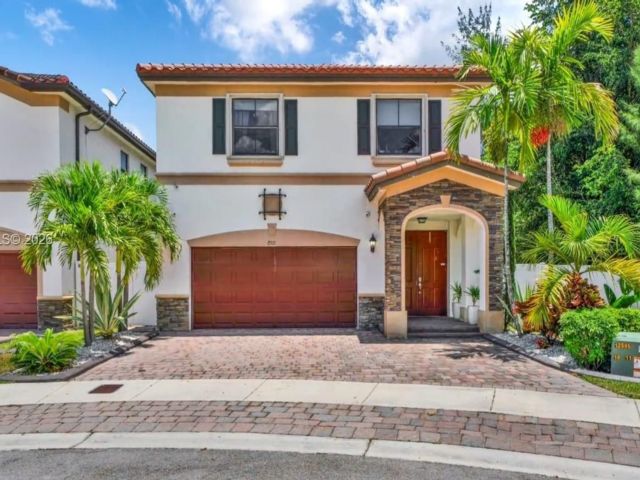  5 BR,  5.00 BTH &nbsp; style home in Hialeah