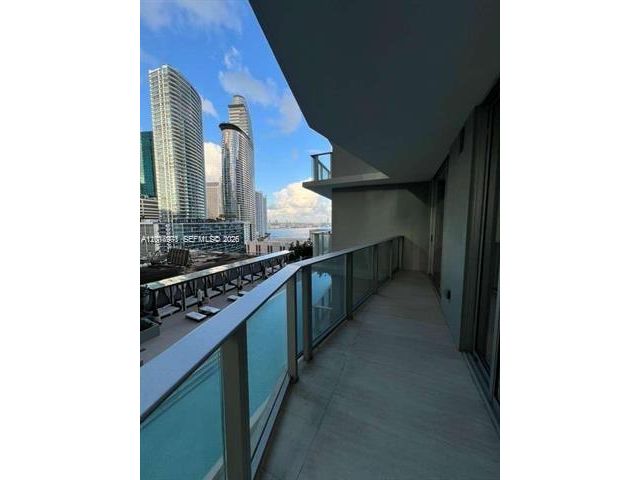 [PHOTO]