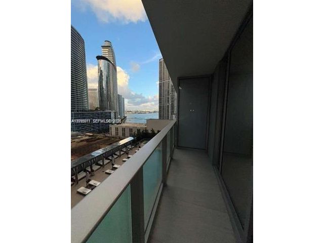 [PHOTO]