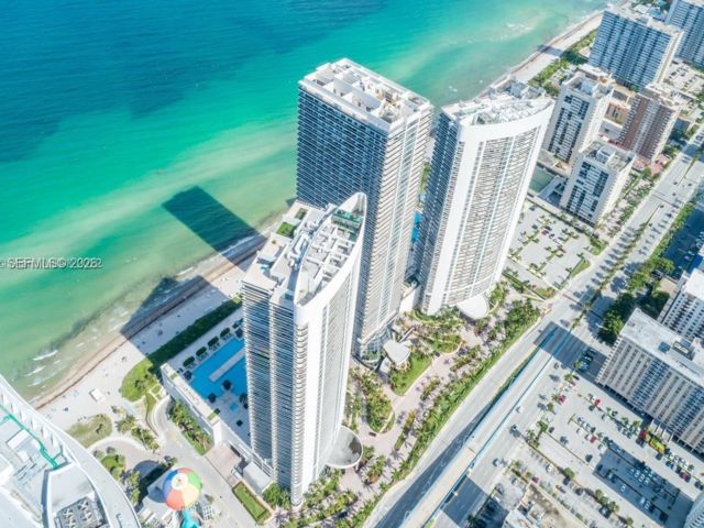  3 BR,  3.00 BTH &nbsp; style home in Hallandale Beach