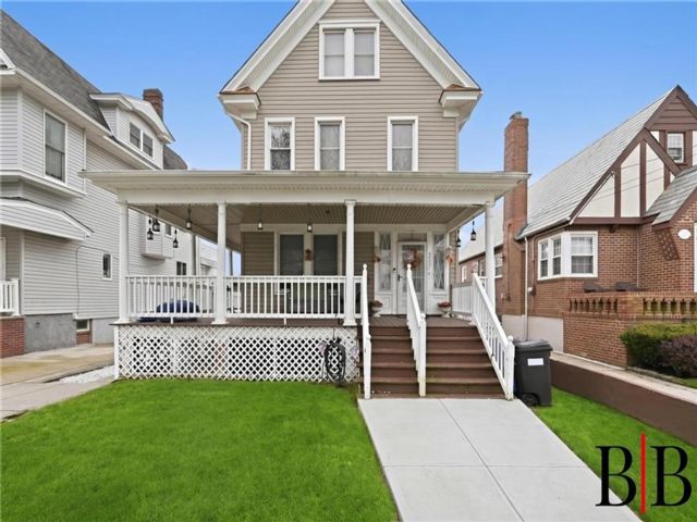 6 BR,  2.00 BTH &nbsp;Single family style home in Belle Harbor
