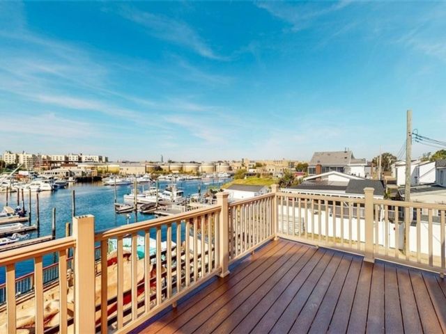  4 BR,  3.00 BTH &nbsp;Single family style home in Gerritsen Beach