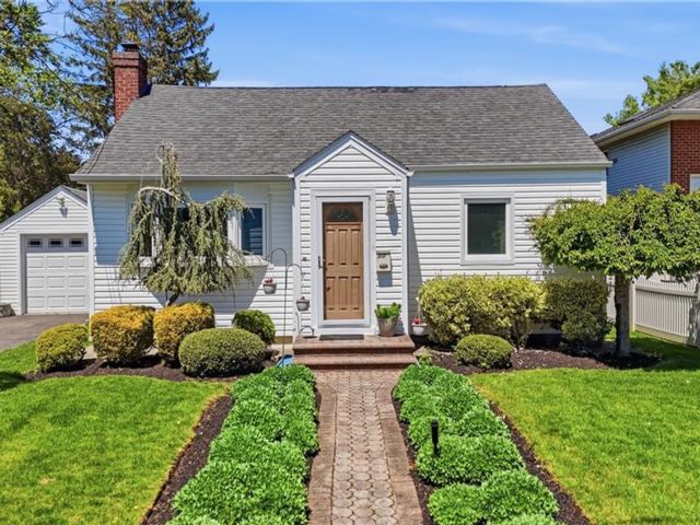  2 BR,  2.00 BTH &nbsp;Single family style home in Plainedge