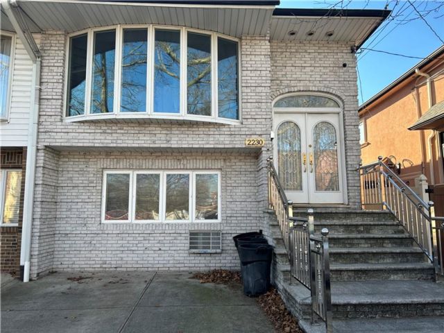  5 BR,  0.00 BTH &nbsp;Multi-family style home in Mill Basin