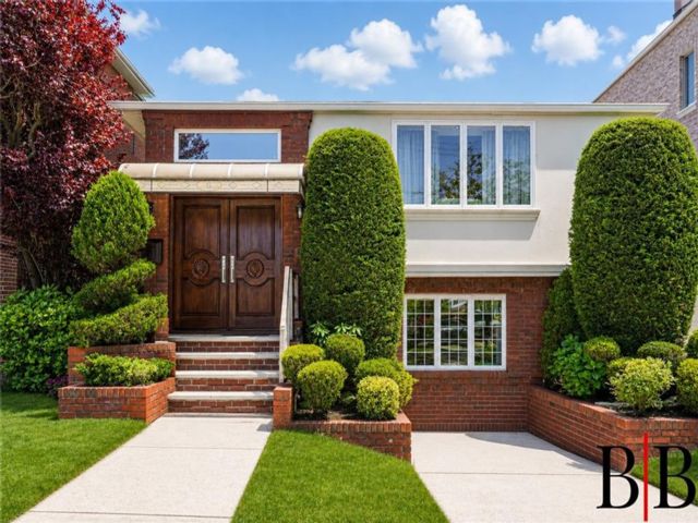  5 BR,  3.00 BTH &nbsp;Single family style home in Mill Basin