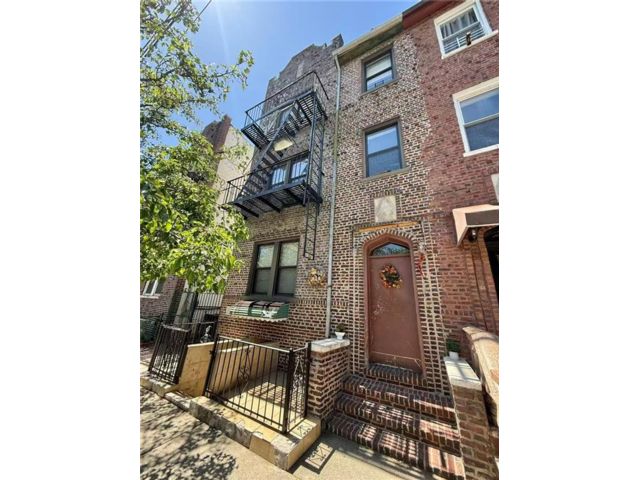 11 BR,  0.00 BTH &nbsp;Multi-family style home in Bensonhurst