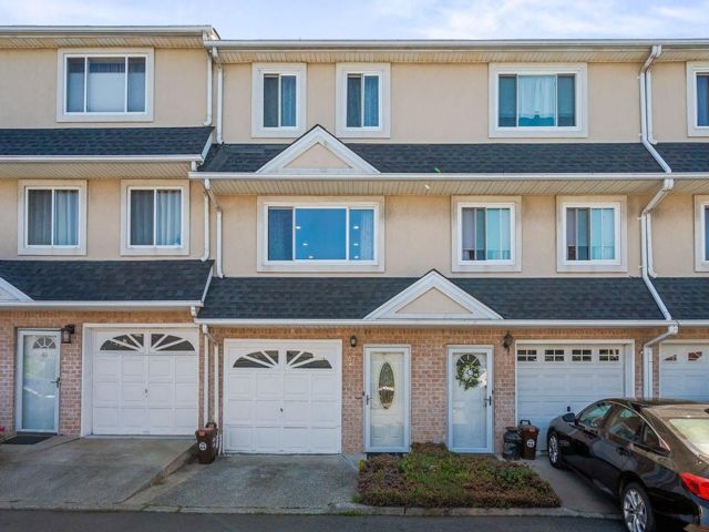  3 BR,  3.00 BTH &nbsp;Single family style home in Arrochar