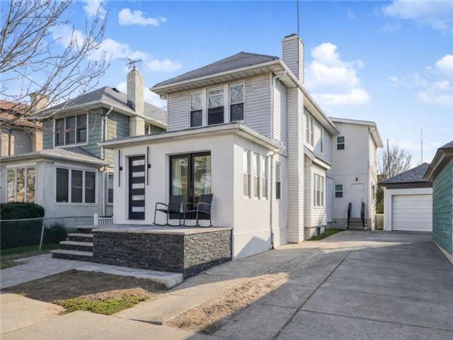  5 BR,  5.00 BTH &nbsp;Single family style home in Madison
