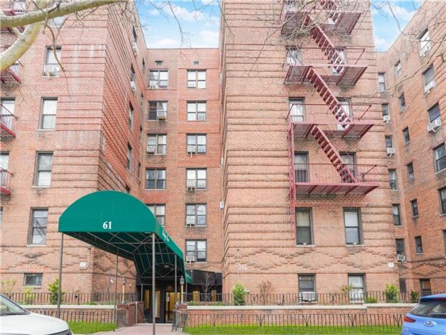  1 BR,  1.00 BTH &nbsp;Co-op style home in Bay Ridge