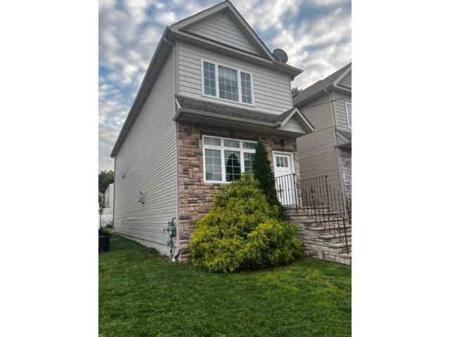  3 BR,  3.50 BTH &nbsp;Duplex style home in Travis