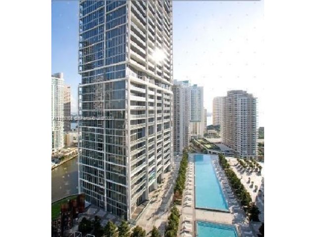 2 BR,  2.00 BTH &nbsp;Condo style home in Miami