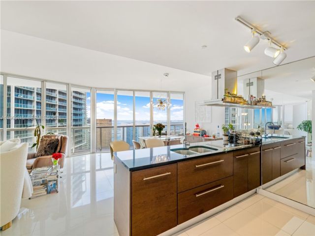  2 BR,  2.00 BTH &nbsp;Condo style home in Miami