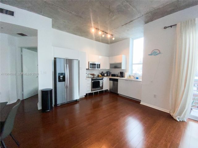  2 BR,  2.00 BTH &nbsp;Condo style home in Miami