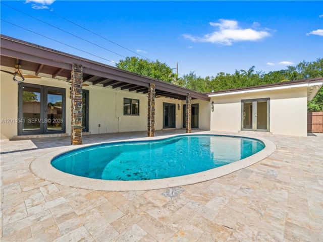  4 BR,  3.50 BTH &nbsp; style home in Pinecrest
