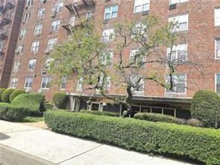  1 BR,  1.00 BTH &nbsp;Co-op style home in Marine Park