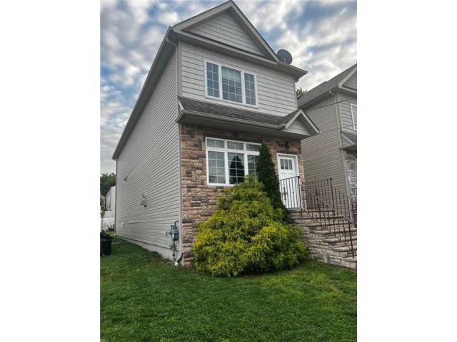  3 BR,  4.00 BTH &nbsp;Single family style home in Travis