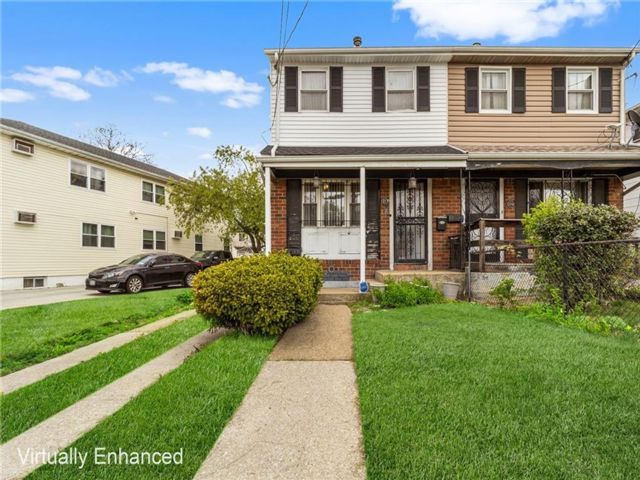  3 BR,  1.00 BTH &nbsp;Single family style home in South Jamaica