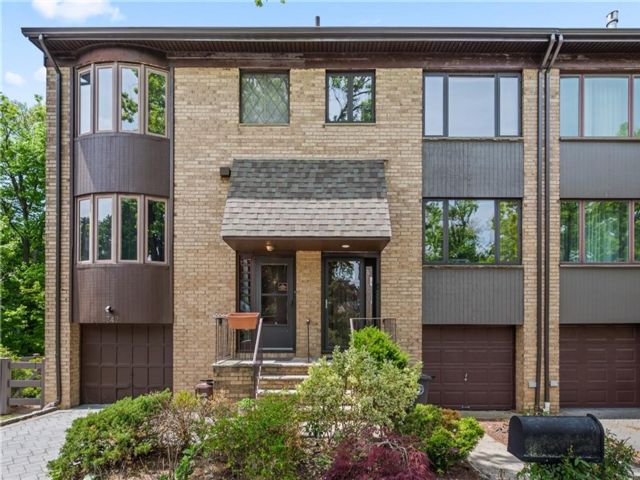  3 BR,  3.00 BTH &nbsp;Single family style home in Grasmere