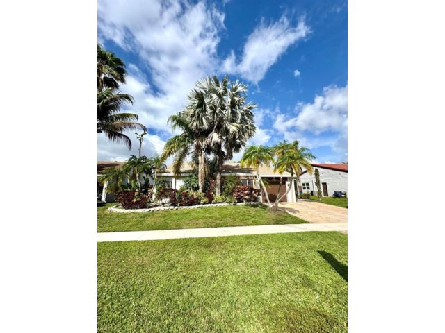  4 BR,  4.00 BTH &nbsp; style home in Davie